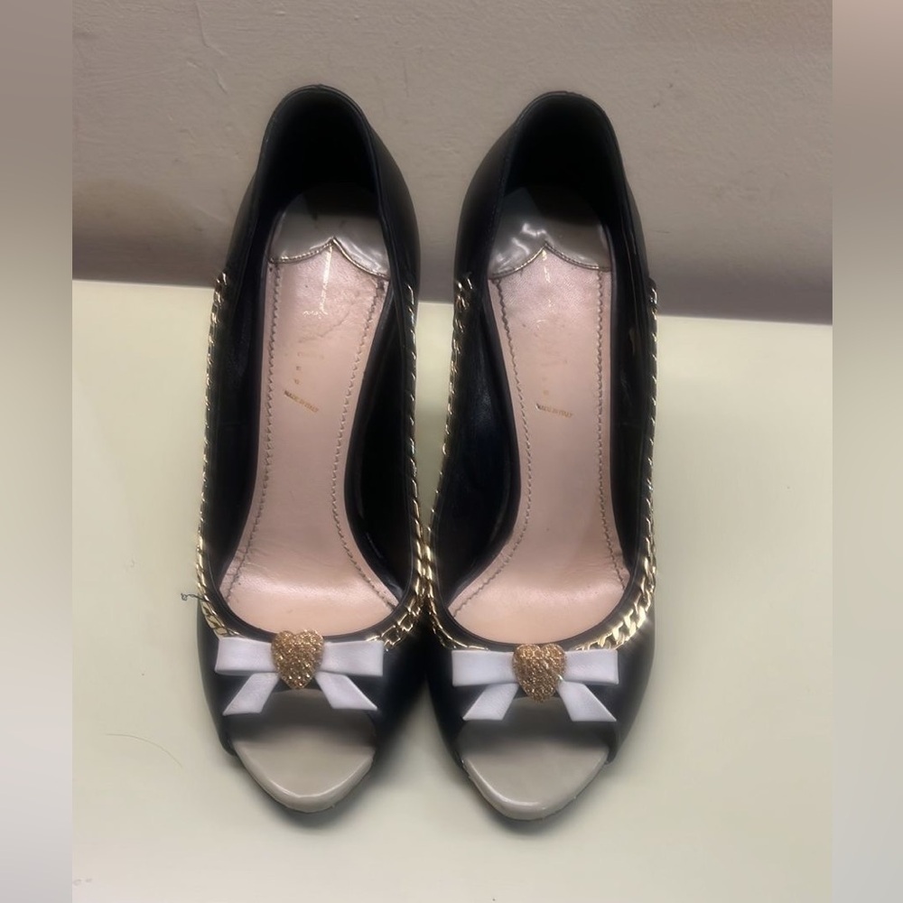 Elegant Black and Gold Peep-Toe Heels